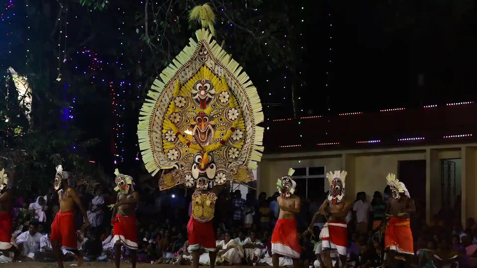 Padayani