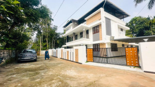 Click here to view the details of Elegant Riverview Villa